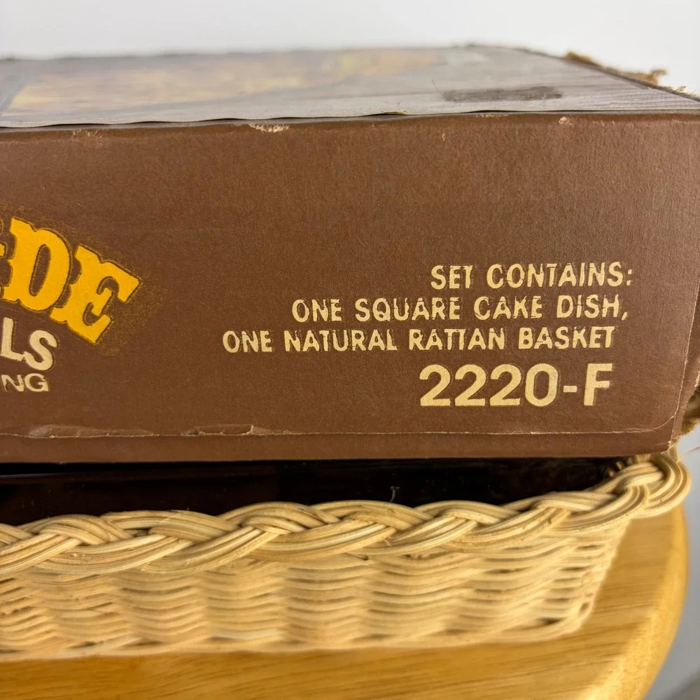 Vintage Pyrex Fireside Naturals 8 Inch Square Cake Dish Rattan Basket 2220-F